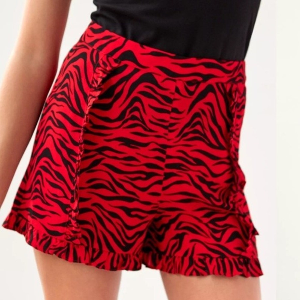 Aritzia Sunday Best Shorts Womens 8 Red Black Animal Print Ruffle‎ Hem Hot Pants